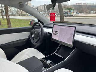 Tesla Model Y foto 11