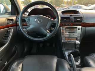 Toyota Avensis foto 8