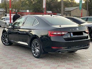 Skoda Superb foto 2