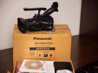 Panasonic AG-HMC 41eu, Lumina Led, Suport camera,  XQD card reader, CFexprescard, Nikon 85mm f1.8 foto 2