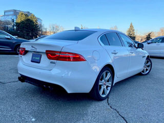 Jaguar XE foto 2