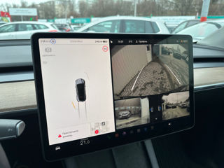 Tesla Model Y foto 15