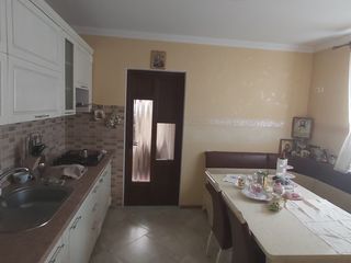 Constructie modernă în 2 nivele, 10 ari, gata pentru trai. foto 10