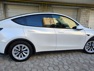 Tesla Model Y foto 3