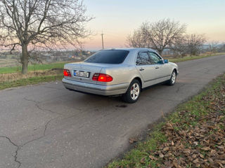 Mercedes E-Class foto 2