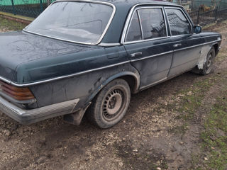 Mercedes Series (W123) foto 7