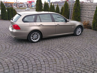 BMW 3 Series Touring foto 4