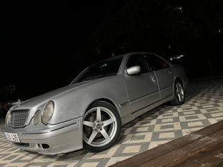 Mercedes E-Class foto 2