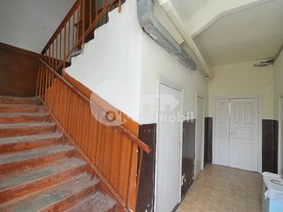 Spațiu comercial, Străisteni, 1180 mp, 200000 € ! foto 3