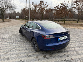 Tesla Model 3 foto 4