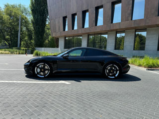 Porsche Taycan foto 2