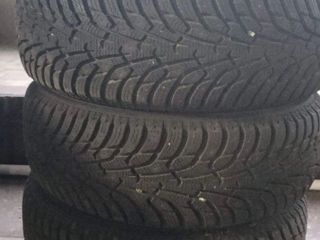 se vinde 4 roti de iarna 205/65 R15 noi . foto 3