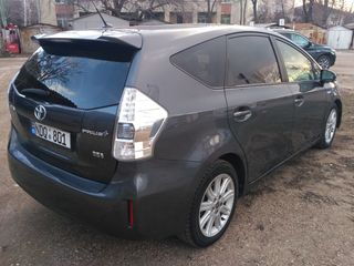 Toyota Prius + foto 4