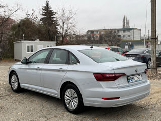 Volkswagen Jetta foto 4