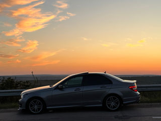 Mercedes C-Class foto 4