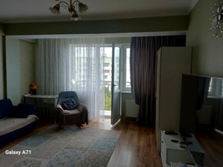 Apartament cu 2 camere, 72 m², Buiucani, Chișinău foto 2