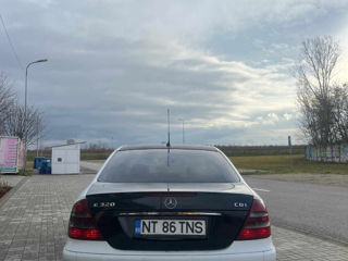 Mercedes E-Class foto 8