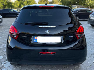 Peugeot 208 foto 4