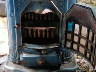 Антикварная чугунная печка в рабочем состоянии foto 2