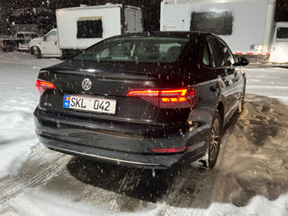 Volkswagen Jetta foto 4