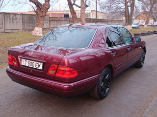 Mercedes E-Class foto 3