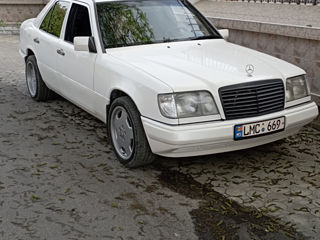 Mercedes Series (W124)