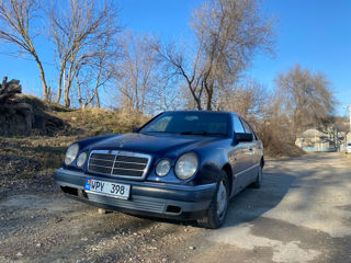 Mercedes E-Class foto 2