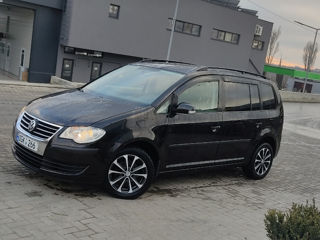 Volkswagen Touran foto 2