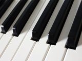 Преподователь консерватории обучает школы игры на фортепиано сольфеджио и вокал foto 2