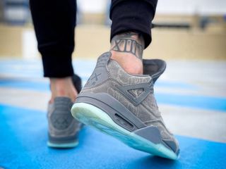 Nike Air Jordan 4 Retro Kaws Grey foto 9