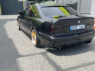 BMW 5 Series foto 4