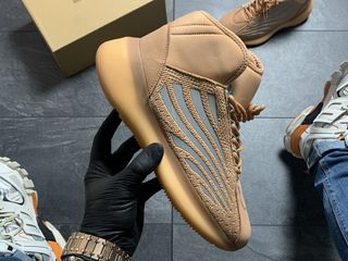 Adidas Yeezy Basketball Quantum Beige foto 4