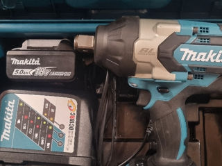 Гайковёрт  Makita  DTW 1001 с 2 батареями на 5 ампер, зарядное и кейс