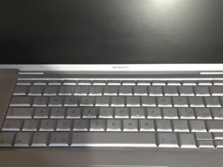 Apple MacBook Pro iCore 2 Duo 2x2Ghz / 2Gb / 320Gb/ DVDRW/ 15.6"     PRO iCore 2 Duo 2x2Ghz / 2Gb / foto 4