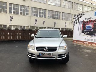 Volkswagen Touareg foto 1