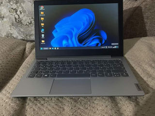 Vind laptop în stare bună, bateria ține bine, sau la schimb cu adaus de la mine.