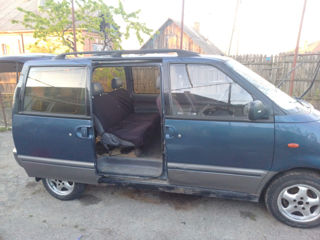 Nissan Serena foto 3