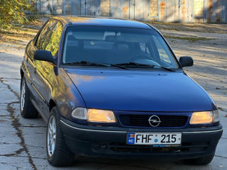 Opel Astra foto 1