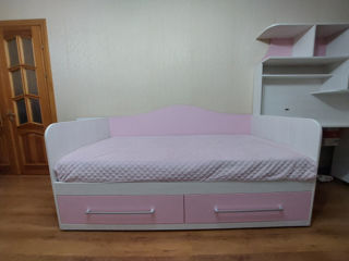 Кровать для девочки, подростка вместе со столом и прикроватной тумбой. foto 2