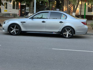 BMW 5 Series foto 1