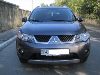 Mitsubishi Outlander foto 1