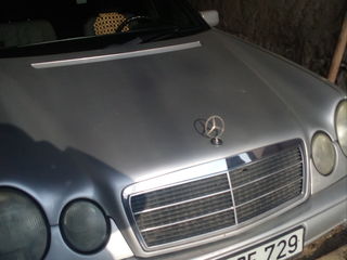 Mercedes E Class foto 1