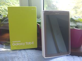Планшет Samsung Galaxy Tab E, 9,6", 8gb+4G, новый в коробке foto 2