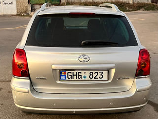 Toyota Avensis foto 4