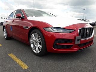 Jaguar XE foto 2