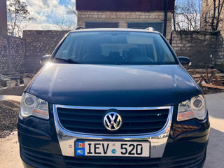 Volkswagen Touran foto 2