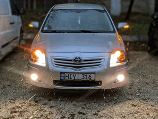 Toyota Avensis foto 2