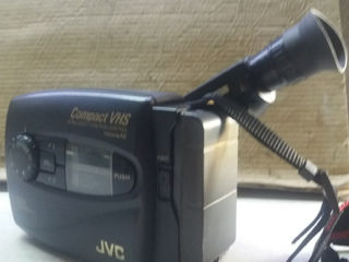 Продаю касетную видео камеру JVC foto 7