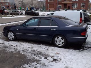 Mercedes E Class foto 2