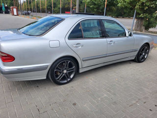 Mercedes E-Class foto 4